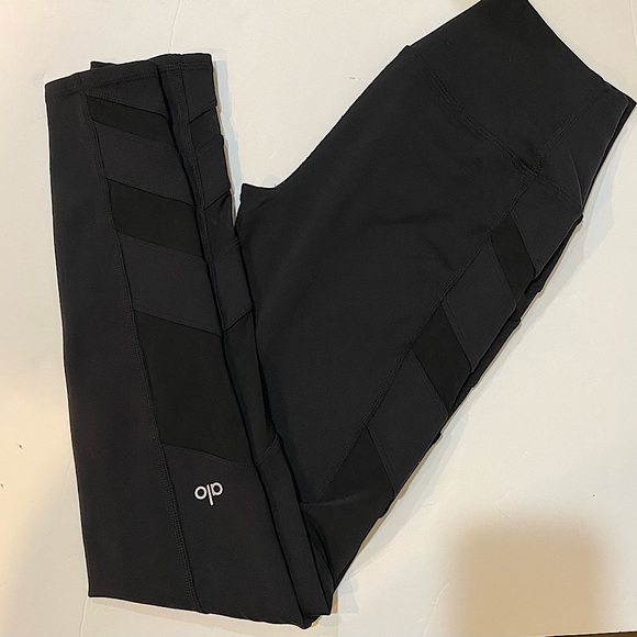 Alo Yoga Block High Waist Leggings Size Medium- EUC - Picture 3 of 9